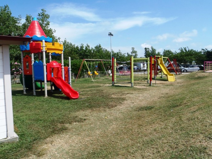 parco giochi del campeggio.jpg