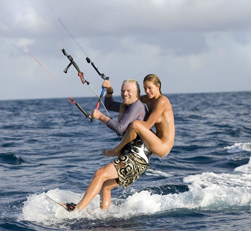 richard_naked_lady_kitesurfing_necker.jpg