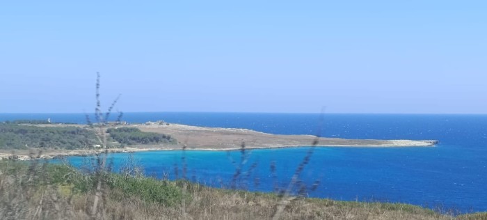 sfumature di azzurro su tratto di costa a sud di Otranto
